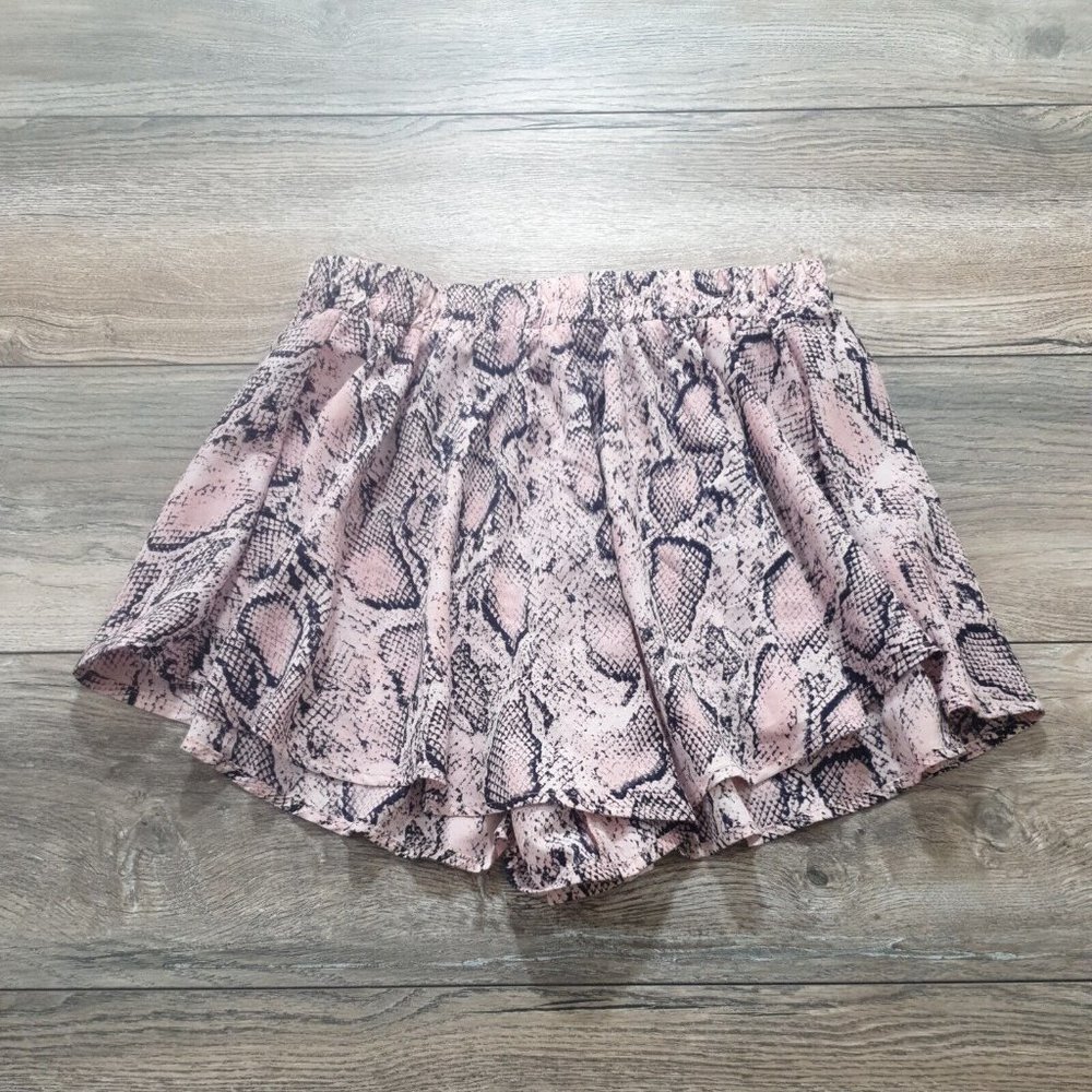 Pretty Little Thing Shorts Medium 26" Waist Culotte Colorful Pink Snake Casual